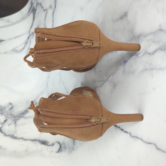 FERGALICIOUS suede heels | size 8 - Picture 3 of 8
